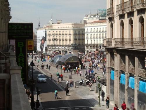 Hostal Biarritz Madrid Exterior photo