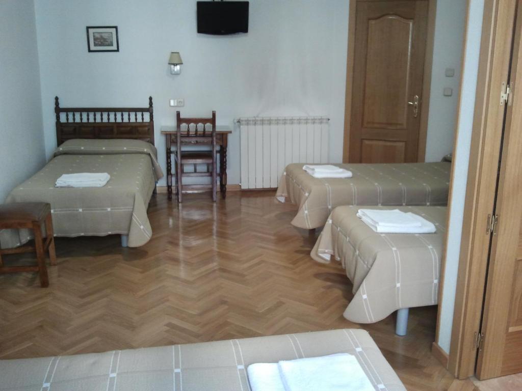 Hostal Biarritz Madrid Room photo